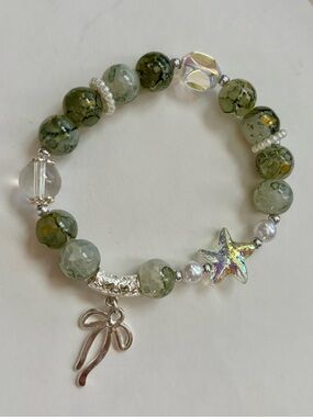Green Beaded dyed Agate Star Charm Stretch Bracelet